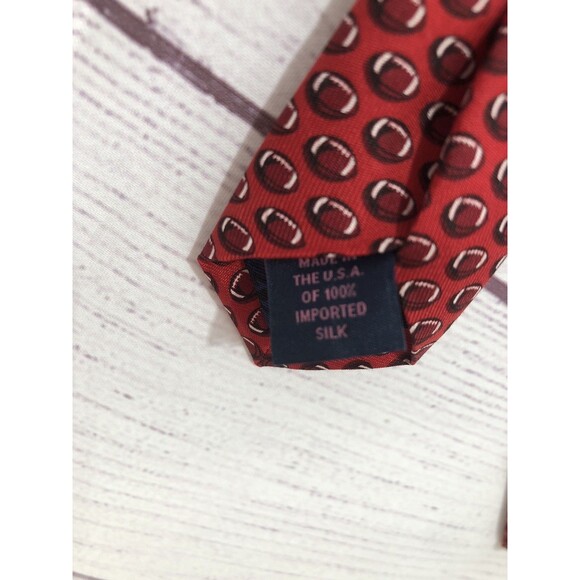 New Boys  Vineyard Vines Mini Footballs Red 2.75”X 48” 100%SILK MADE IN USA NWT - Picture 8 of 8
